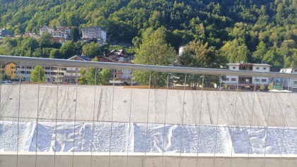 Ci mancava solo il muro… del pianto