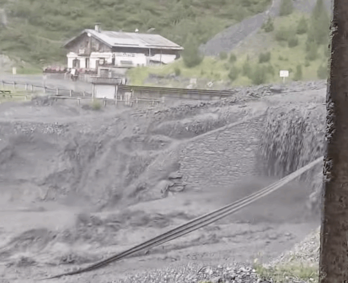 Frane e colate di fango a Livigno e Tirano: viabilità in difficoltà
