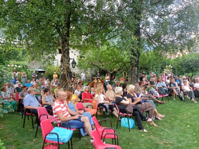 Successo per il concerto acustico dei Tirlindana al Giardino Segreto