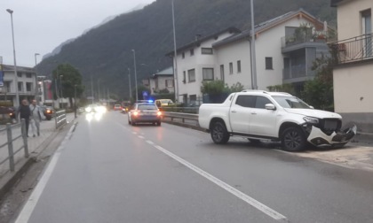 Frontale sulla SS36 a Prata Camportaccio: paura per una ragazza incinta