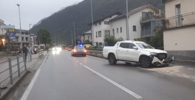 Frontale sulla SS36 a Prata Camportaccio: paura per una ragazza incinta