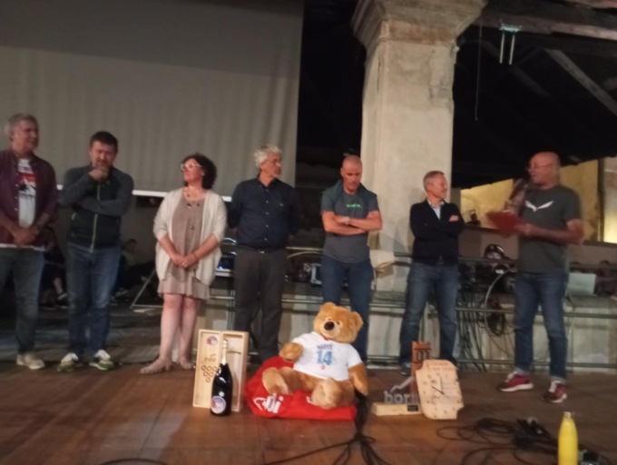 Nonostante le polemiche Bormio e le valli hanno festeggiato l’alpinista Marco Confortola