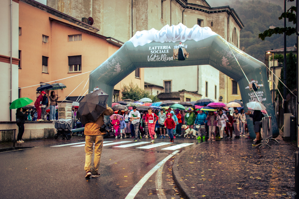 Pigiama Run 2025: in 500 a Morbegno e Lanzada nonostante la pioggia
