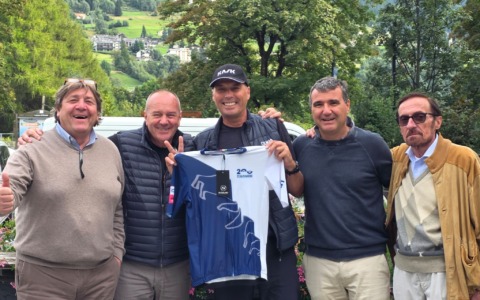 A Waldner maglia dei 200 anni della strada dello Stelvio