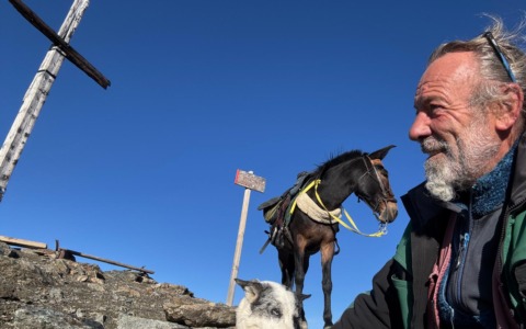 Silvano Degiovanni ha raggiunto la vetta dello Scorluzzo a dorso della mula Pioggia