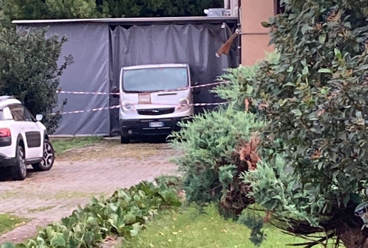 Trovato morto in un magazzino: è omicidio, la vittima viveva a Delebio
