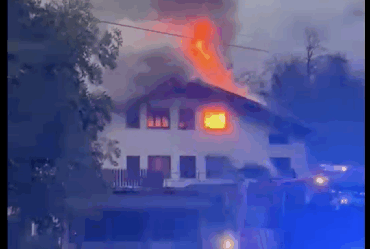 Incendio a Castagneto, San Giacomo Filippo: in fiamme ex pub chiuso da anni