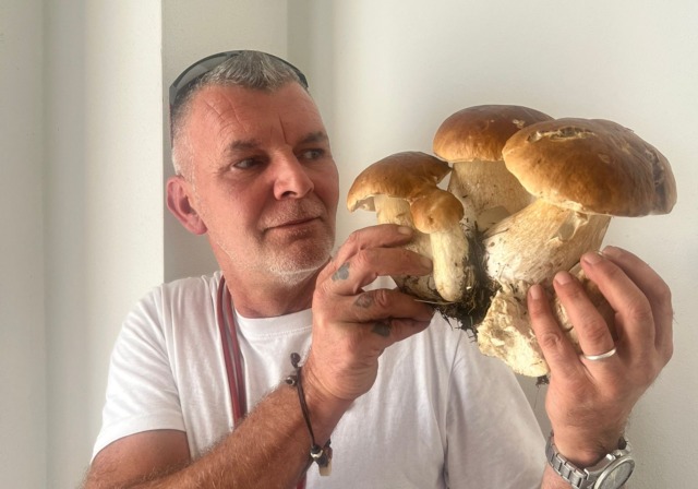 La Valmalenco regala un porcino da record a Fabio e Valentina