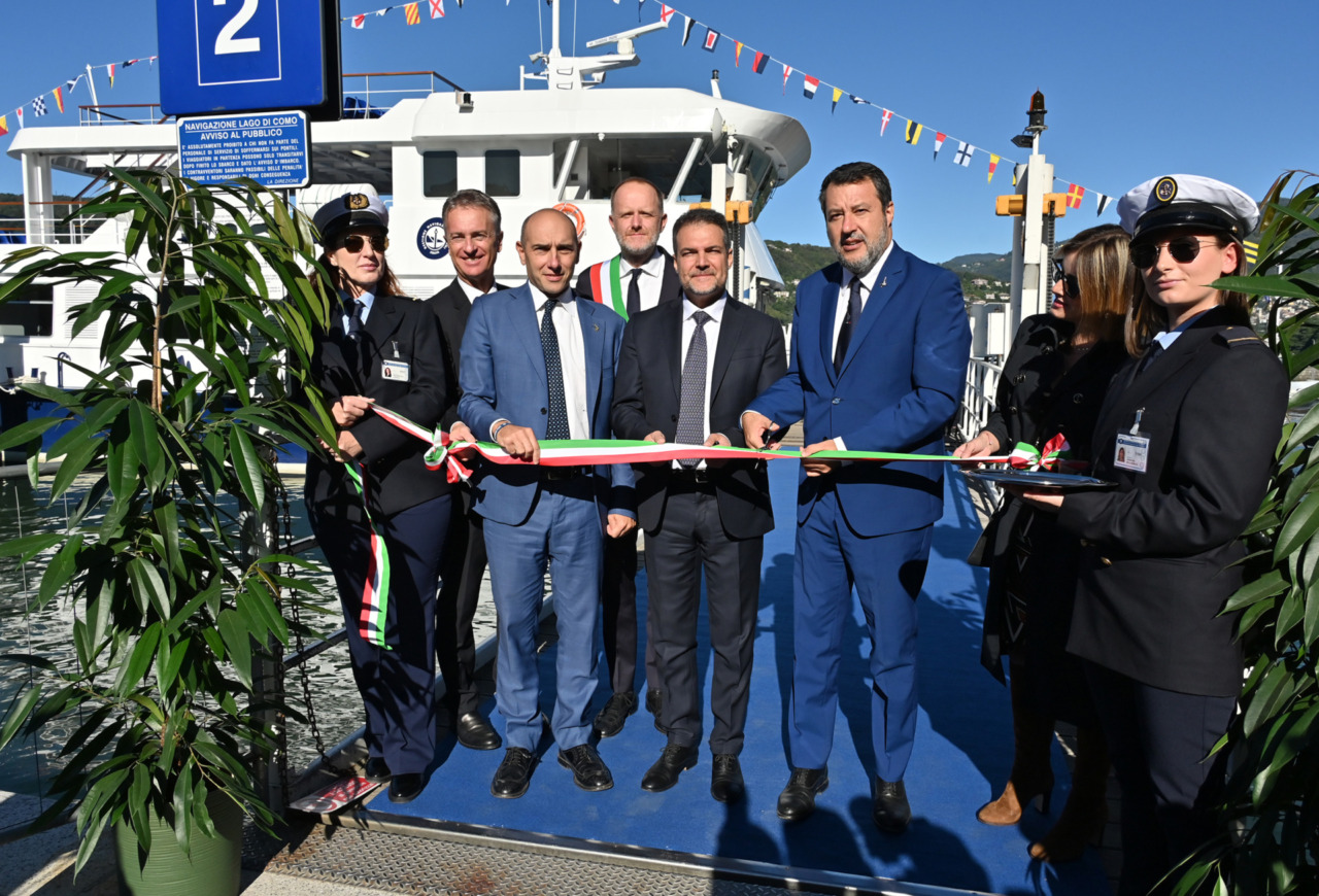 Il ministro Salvini inaugura sul lago di Como la nuova motonave ibrida “Ambrosiana”