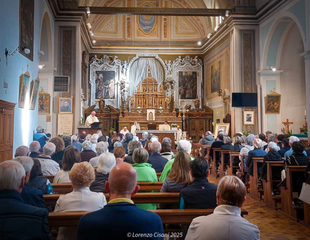 Chiesa gremita per il venerabile don Quadrio