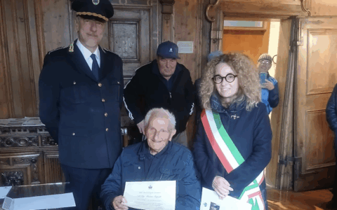 Sondrio festeggia i 100 anni di Franco Gugiatti, il nonno in bicicletta che non ha mai perso il sorriso