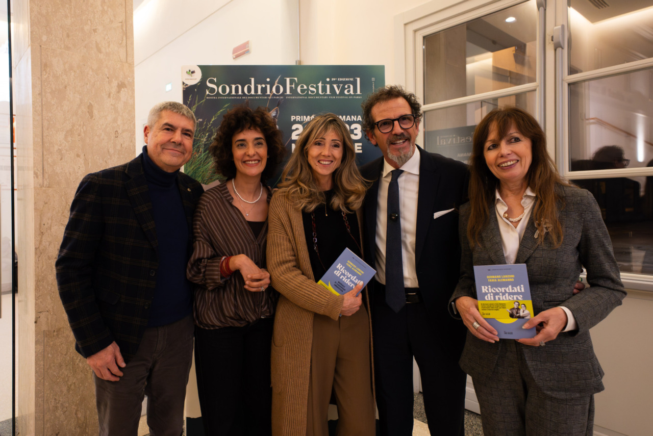 Sondrio Festival, seconda serata tra ironia e natura: Imbruttito–Giovine e i viaggi nelle Laccadive e a Shenandoah