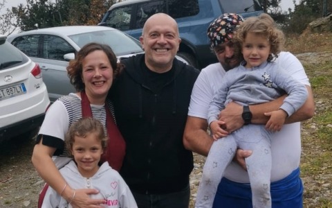 Max Pezzali mangia pizzoccheri in Piscè