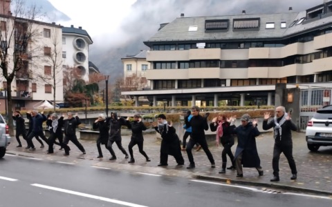 Teatro fisico in città per sostenere la causa palestinese