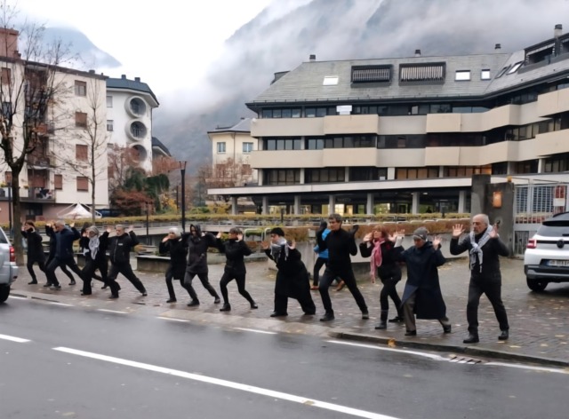 Teatro fisico in città per sostenere la causa palestinese