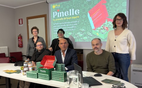 ProPositivi lancia le Pinelle, le caramelle del buon augurio: il regalo di Natale per sostenere gli empori di Sondrio e di Morbegno