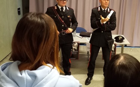 Violenza di genere: studenti in prima linea tra Sondrio e Bormio. L’Arma dei Carabinieri rafforza la campagna nazionale