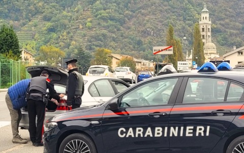 Scattano le manette in Alta Valle: due condannati finiscono in carcere