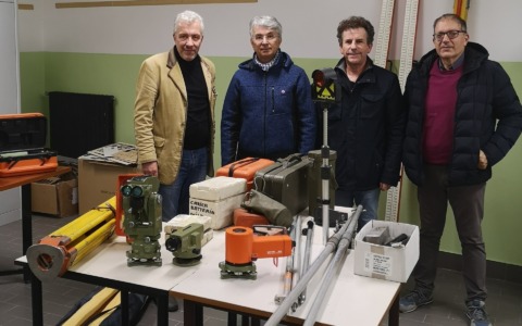 Donato un set di strumentazione topografica storica al Saraceno-Romegialli