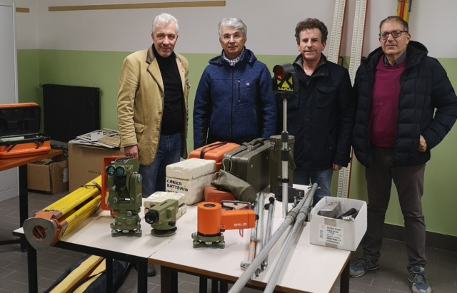 Donato un set di strumentazione topografica storica al Saraceno-Romegialli