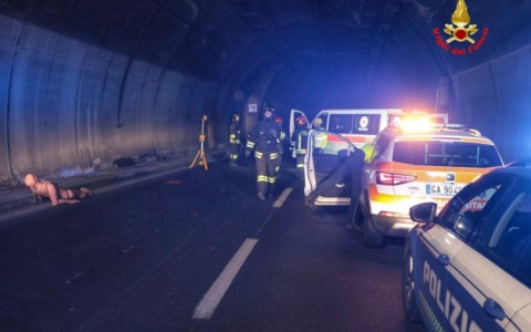 Entra contromano in Statale 36: scontro tra furgone e automobile