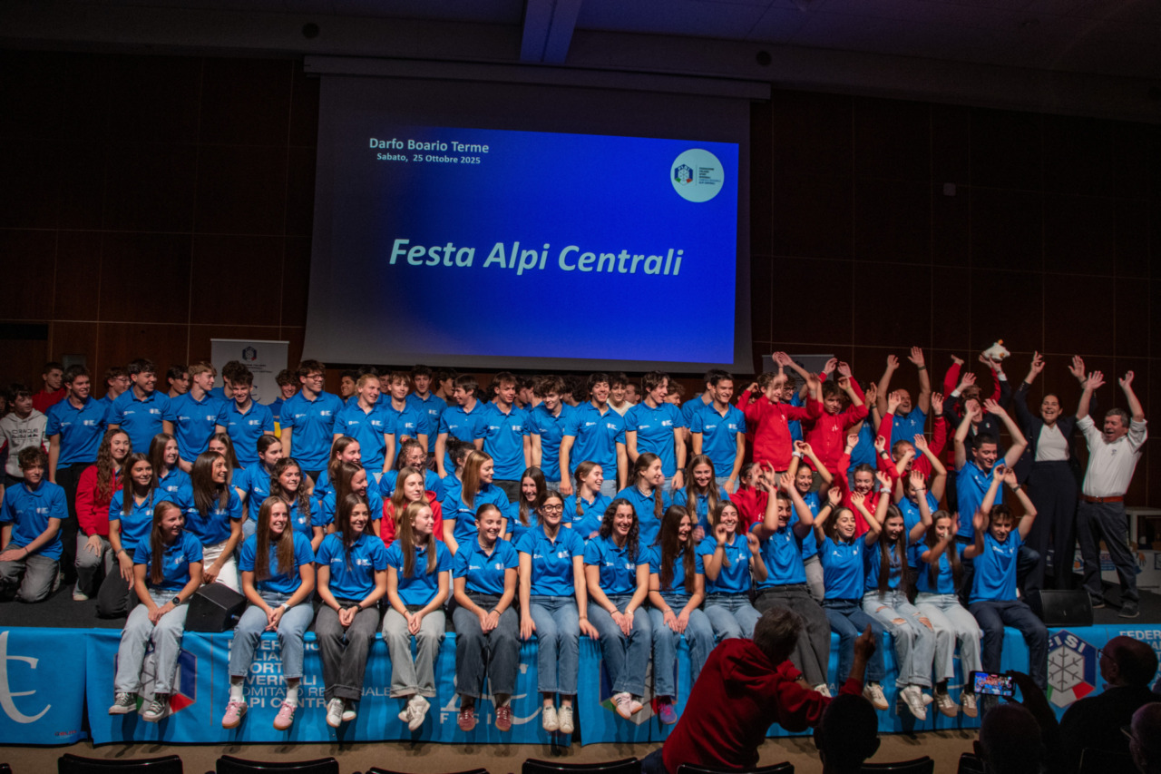 Polisportiva Albosaggia protagonista alla cerimonia di apertura della stagione FISI 2025-2026, tanti i valtellinesi premiati