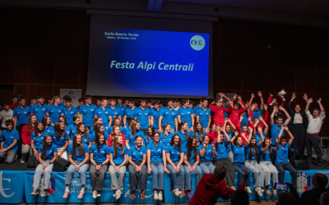 Polisportiva Albosaggia protagonista alla cerimonia di apertura della stagione FISI 2025-2026, tanti i valtellinesi premiati