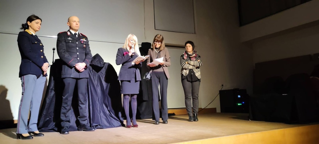 Spettacolo straordinario contro la violenza