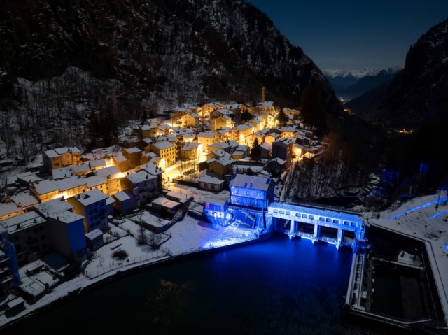 La Valchiavenna si accende: torna l’illuminazione natalizia degli impianti idroelettrici A2A