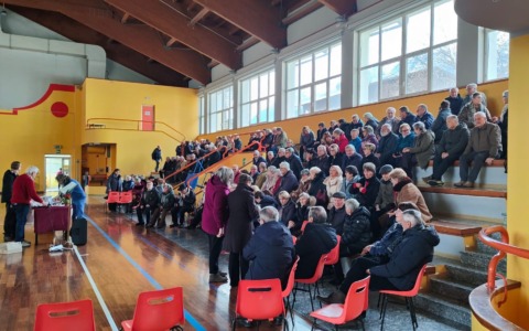 Anziani da tutta l’Alta Valtellina per la festa degli auguri di Natale