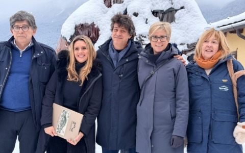 Valtellina, l’assessore Caruso visita “Mountain Echoes”: l’arte sonora di Yuval Avital nei Giochi della Cultura