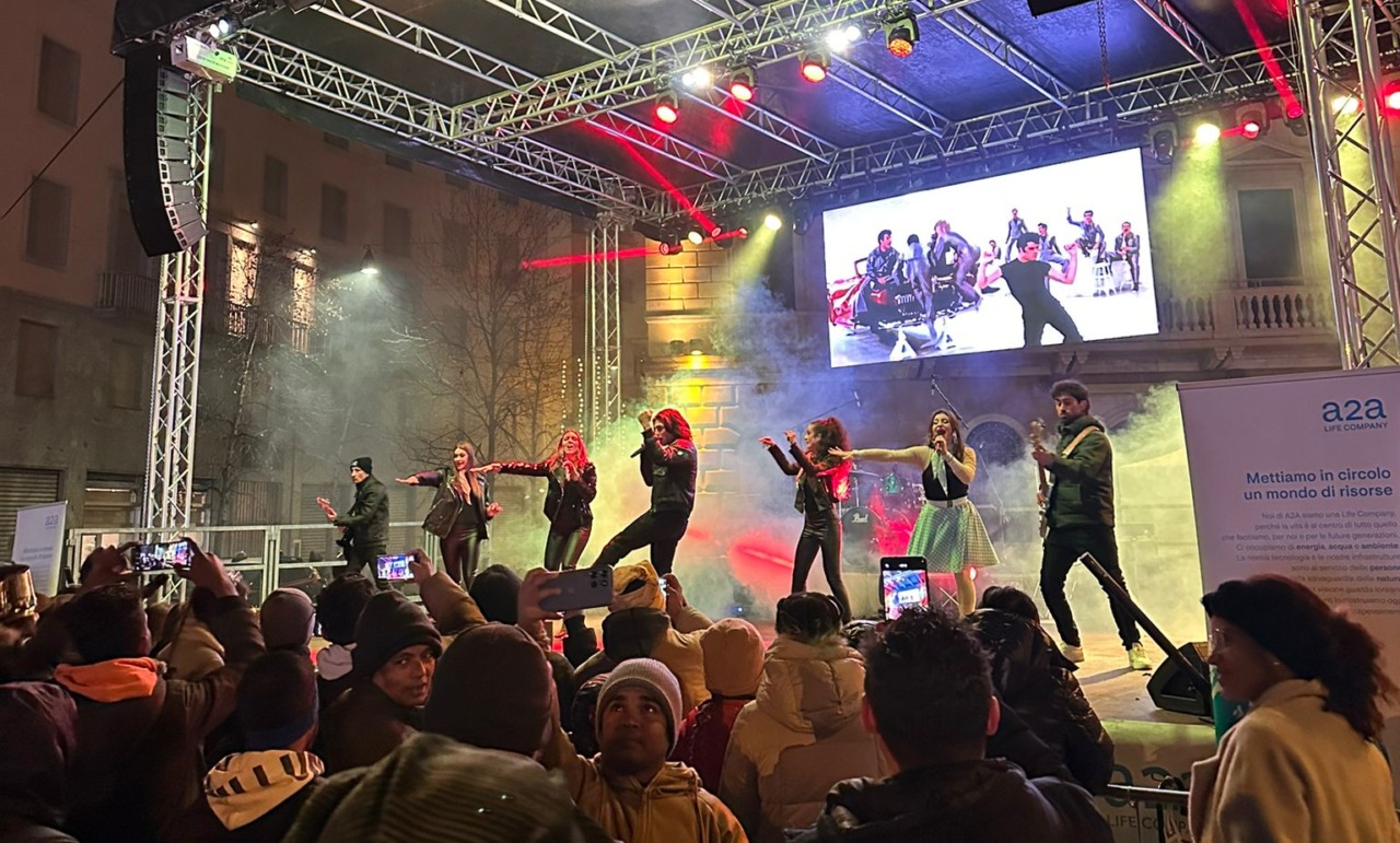 Il freddo non ferma la festa: Sondrio saluta il 2025 con una piazza gremita