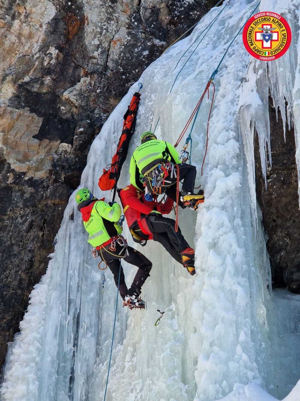 Soccorso Alpino, esercitazione su cascate di ghiaccio in Val Gerola: addestramento invernale per la XIX Delegazione Lariana