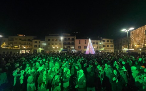 Festa grande in piazza Cavour per fine anno