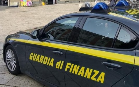 Prodotti olimpici contraffatti, scatta il primo sequestro