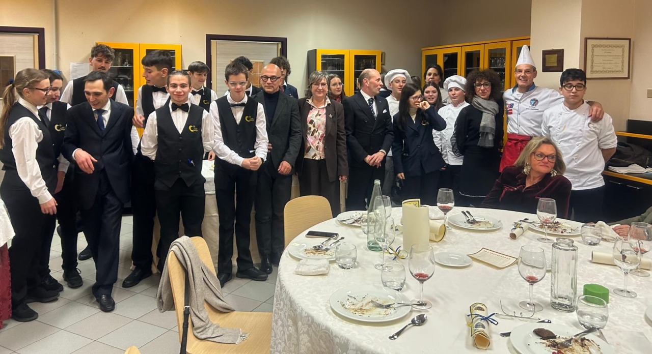 “UniAMOci per un sorriso”: grande partecipazione e solidarietà per la cena benefica