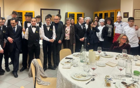 “UniAMOci per un sorriso”: grande partecipazione e solidarietà per la cena benefica