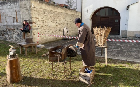 Gli Alpini rievocano ancora i mestieri di un tempo
