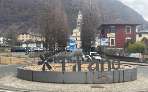 Spada è critico sulle nuove scritte all’ingresso di Tirano