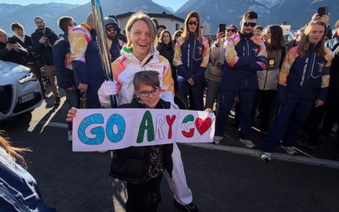 La Fiamma Olimpica fa tappa a Berbenno: Arianna Fontana tra i tedofori