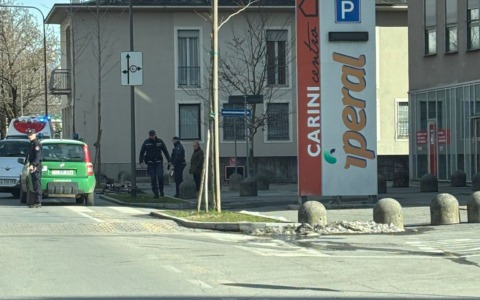 Ciclista investita in via Tonale a Sondrio: 33enne trasportata in ospedale