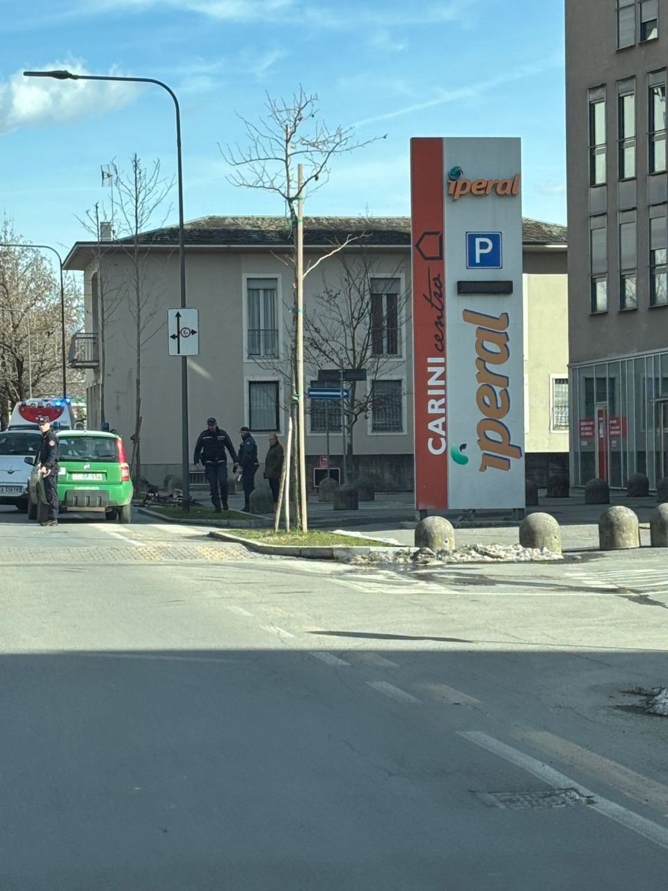 Ciclista investita in via Tonale a Sondrio: 33enne trasportata in ospedale
