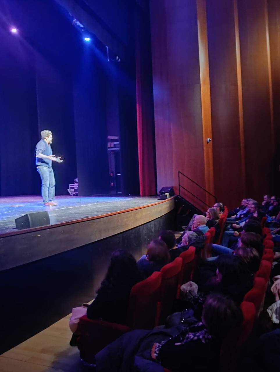 Ornano, un fiume di ironia sul Sociale