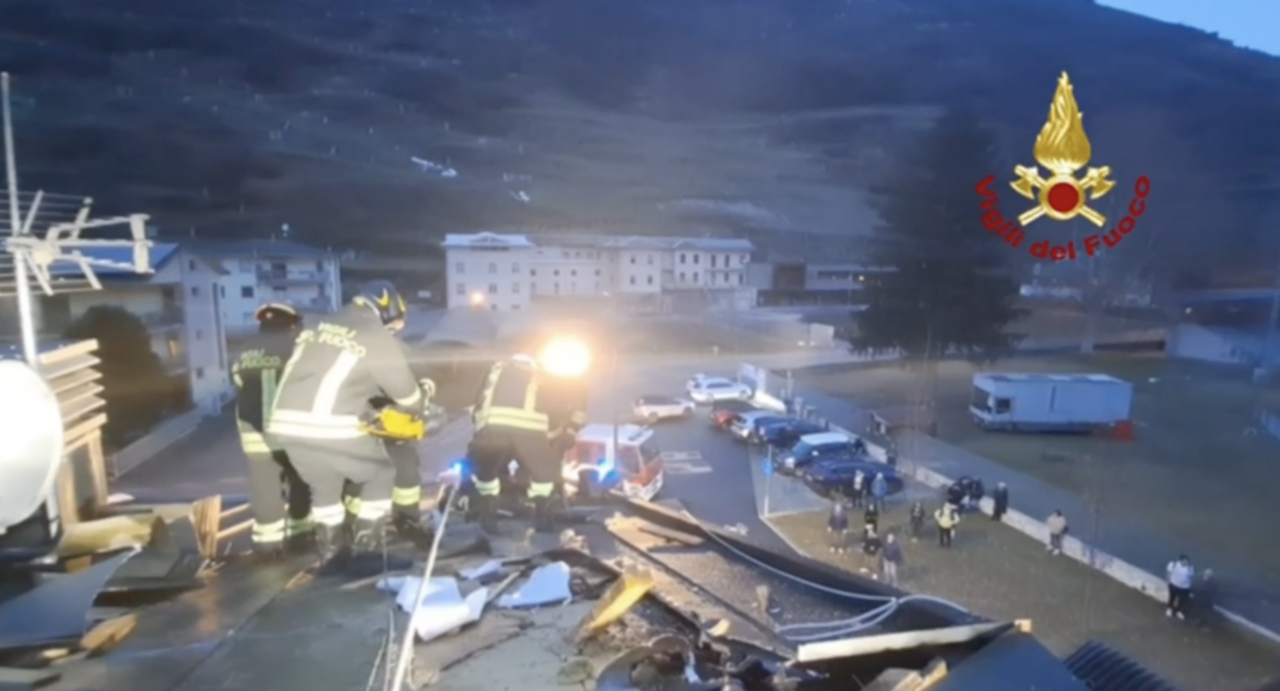 Incendio alla Casa del Rugby: a fuoco tetto in legno, intervento decisivo dei Vigili del Fuoco