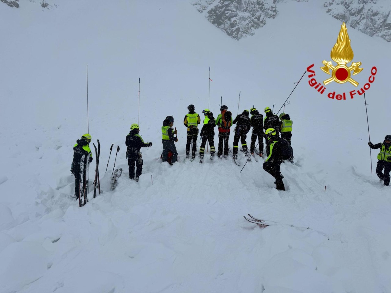 Proseguono le operazioni di ricerca dell’uomo travolto da una valanga sopra Monte Spluga