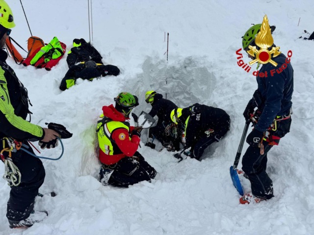 Valanga, una persona è gravissima