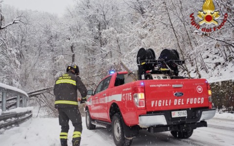 Neve intensa, superlavoro per i Vigili del Fuoco in Provincia di Sondrio