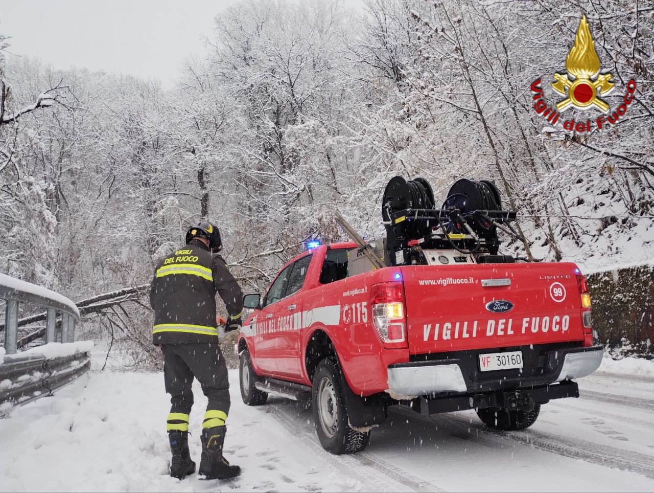 Neve intensa, superlavoro per i Vigili del Fuoco in Provincia di Sondrio