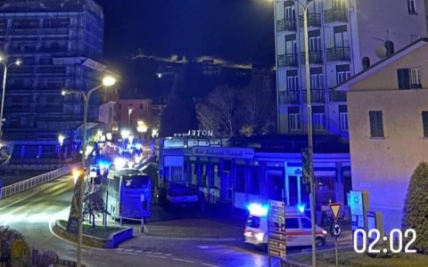 Ragazzo cade dal ponte nella notte, è grave
