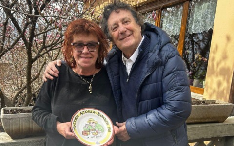 Lo show è rinviato, ma Iacchetti mangia i… pizzoccheri